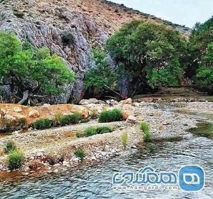 چشمه شش پیر یکی از جاذبه های گردشگری استان فارس است