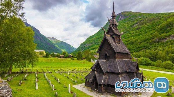 کلیسای چوبی بورگوند یکی از جاذبه های دیدنی نروژ است کلیسای چوبی بورگوند یکی از جاذبه های دیدنی نروژ است