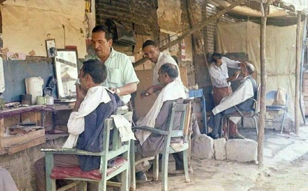 عکس زیرخاکی از بساط سلمانی های میدان شوش