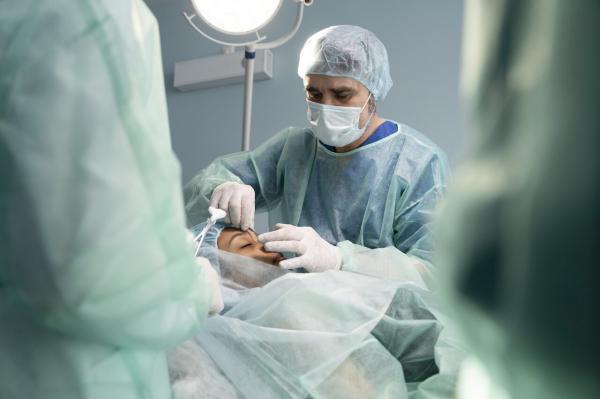 کدام پزشکان می توانند جراحی پلاستیک انجام دهند؟